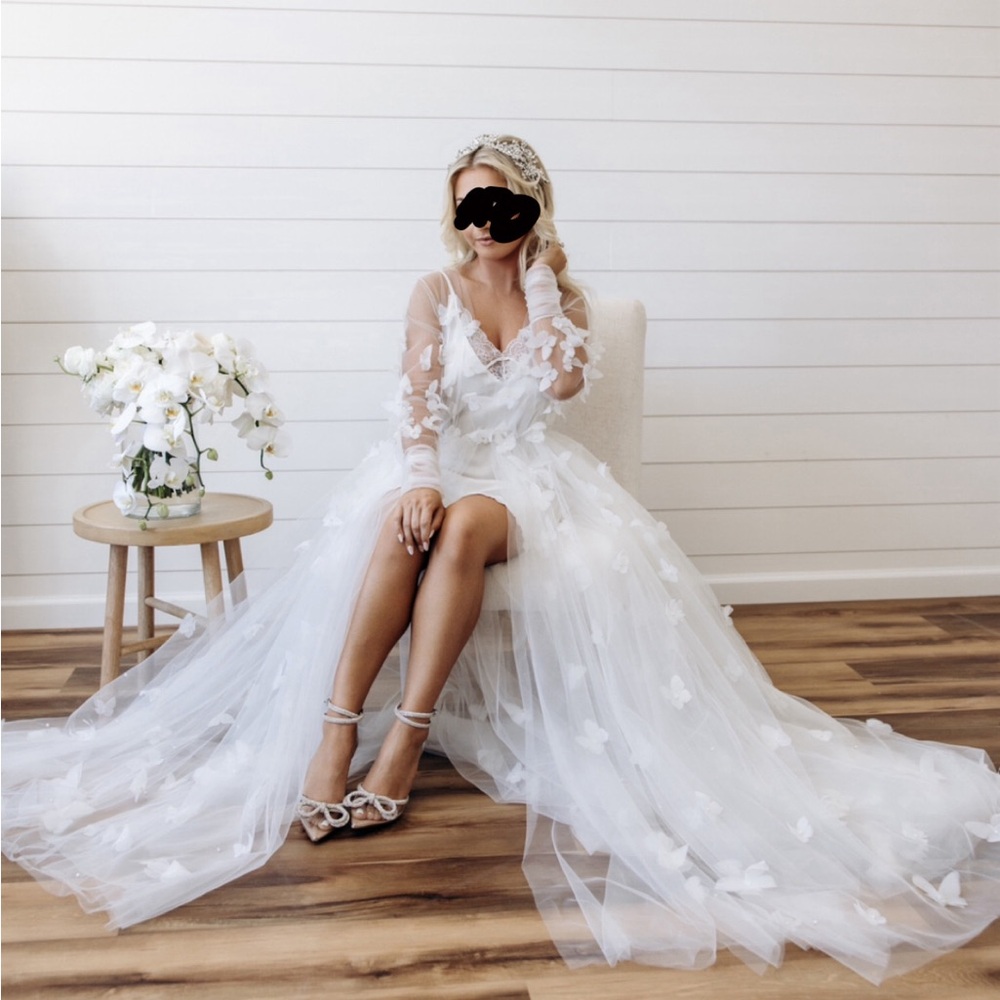 Elegant Women's White Floral Tulle Bridal Robe